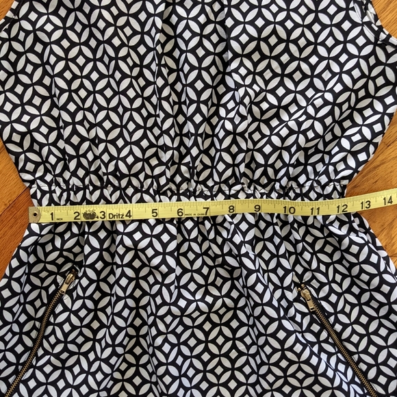 Speed Control Black and White Geometric Dress Med - Picture 10 of 10